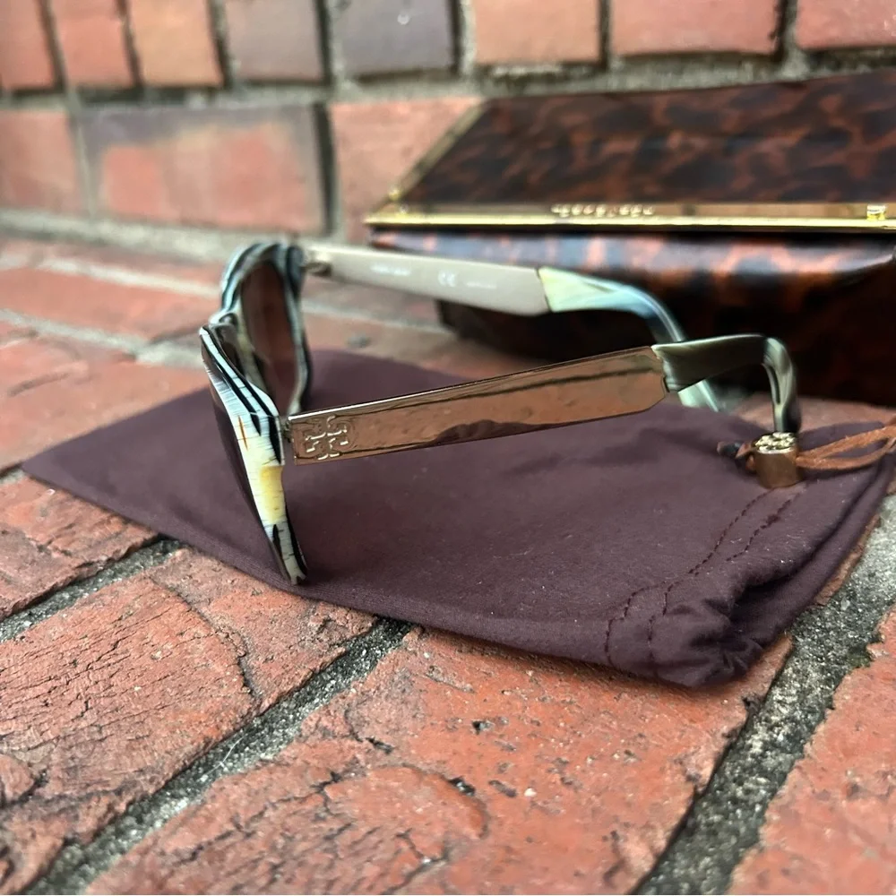 TORY BURCH SUNGLASSES with dust bag and Case